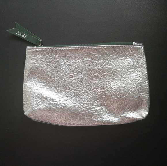 💢 BUNDLE for FREE Cosmetic Bag with $20 Purchase - Picture 1 of 2